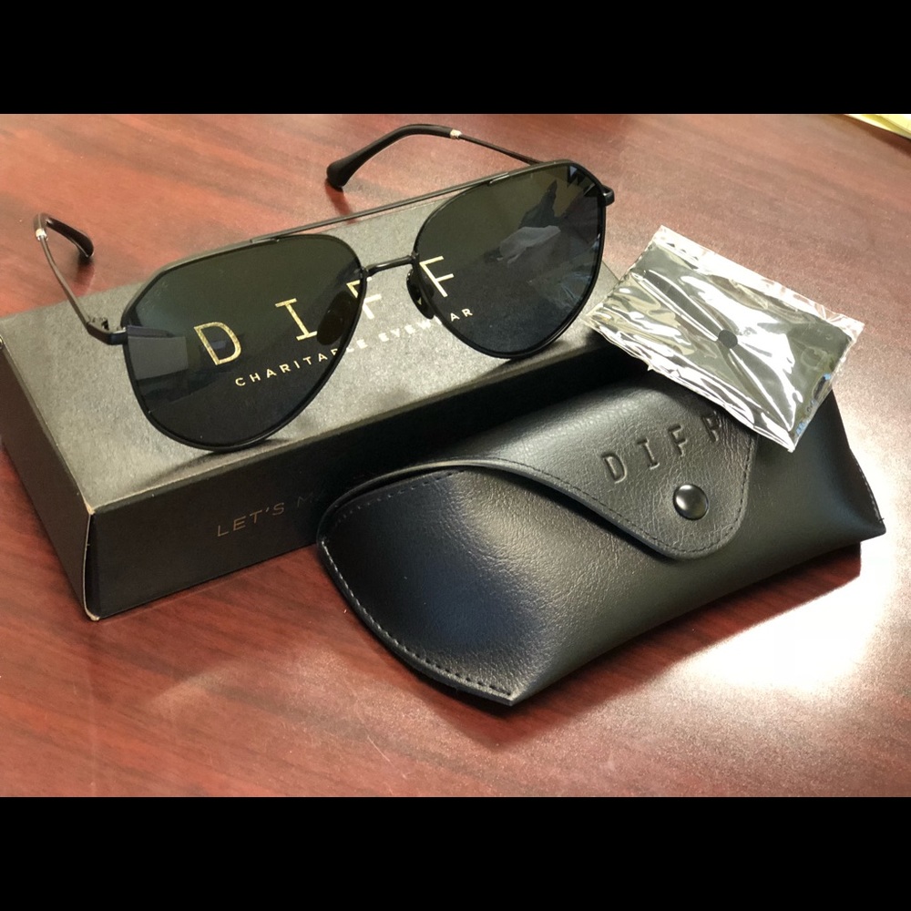 DIFF Jessie James Decker Sunglasses